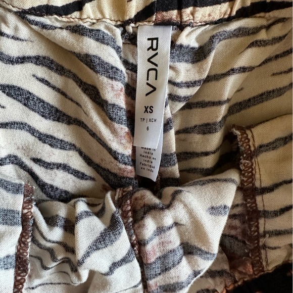 RVCA tiger print shorts - Picture 2 of 2